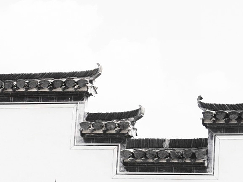 茅台故乡，红色背景；明是喀斯特，非要造江南