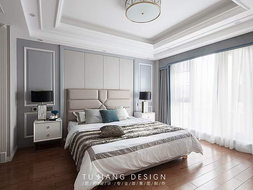 灰蓝的陪衬下洗褪浮华