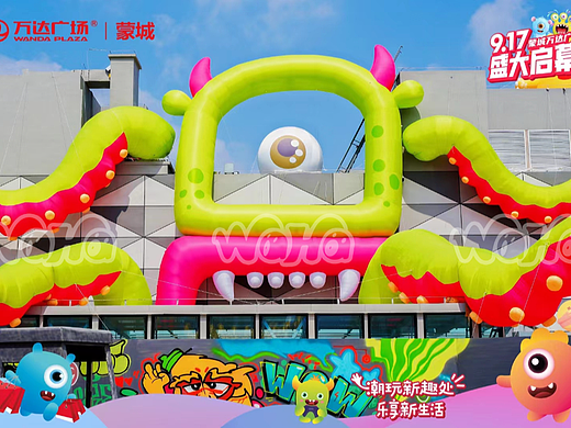 蒙成万达——创意美陈方案 爬墙大型充气装置气模