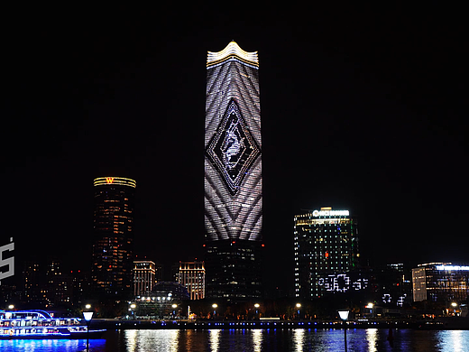 【人头马 x EOSstudio】上海白玉兰广场楼体灯光秀（个人主页-ZNjQ1NjYzOTI=） - 舞台美术 - 站酷设计师Sam饶同学原创素材 - 站酷ZCOOL