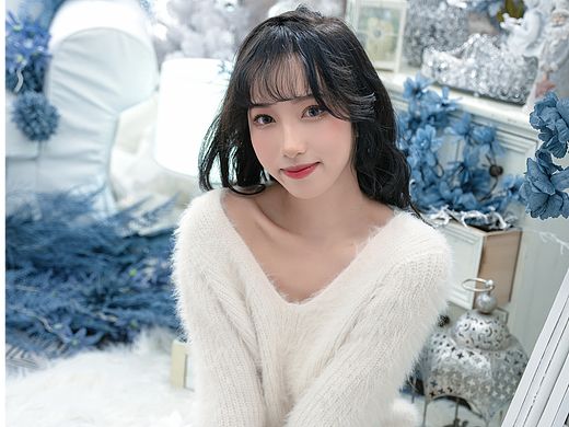 白色圣诞长腿小姐姐拍摄