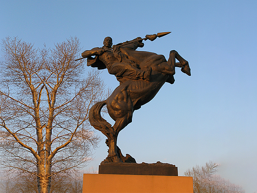 骑马人主题雕塑