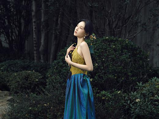 给霸王茶姬拍的杂志
