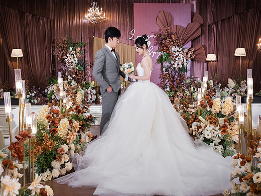 身披白纱,裹着万千光芒,来到你的身边