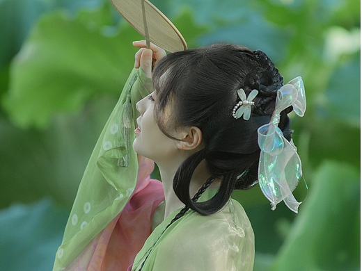 接天莲叶无穷碧