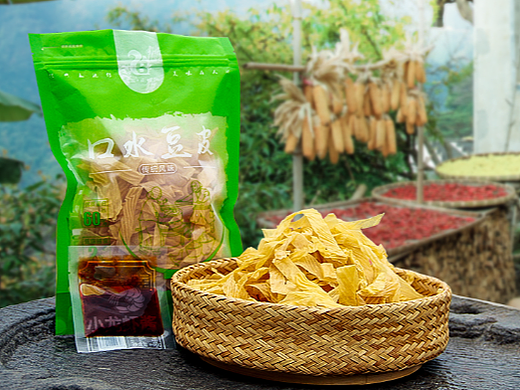 速食产品(小龙虾豆皮)绿色包装详情
