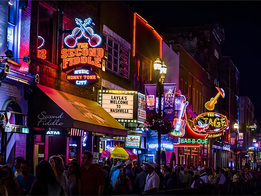 在熙攘的街市中，看酒吧的前世今生