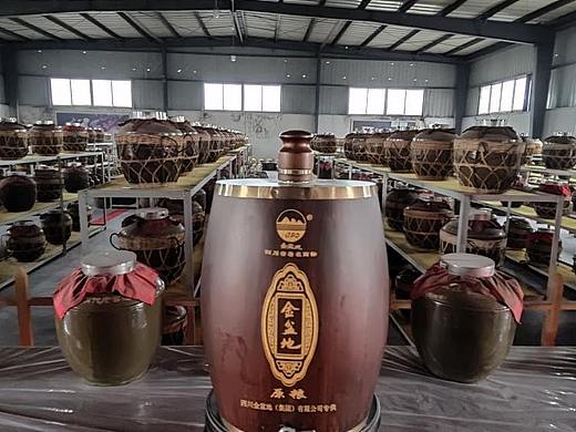 金盆地集团坚守匠心品质工艺，打造中国传统高端白酒