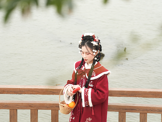 龙年-过年红色汉服