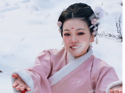 【汉服摄影】“雪似故人人似雪&quot;雪地里的汉服小姐姐啦