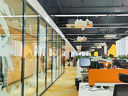 彰顯不同打破常規(guī)的辦公室文化墻