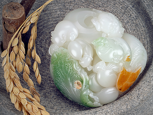 《有娃 有大白菜 还有鸡》玉雕艺术品