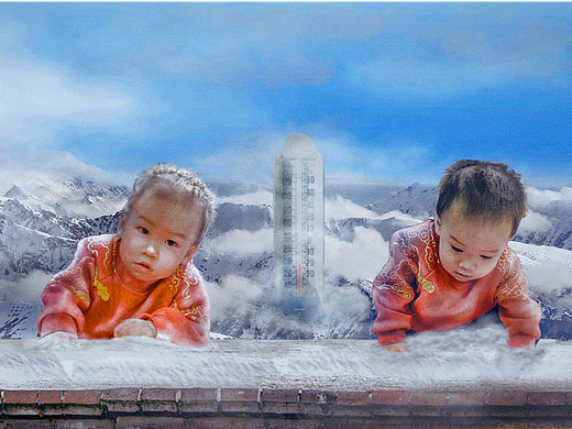 爬雪山的萌宝
