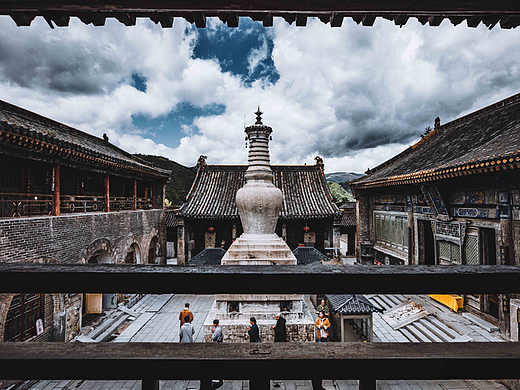 南朝四百八十寺 多少楼台烟雨中
