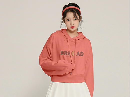 模特拍摄 短款连帽卫衣女