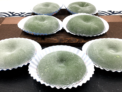 抹茶软酪大福，奶油般柔滑乳酪，搭配抹茶清新微苦。