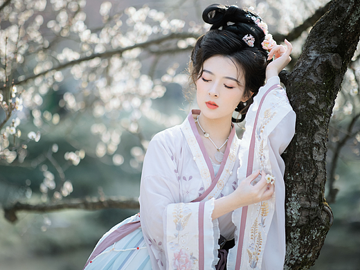 初春探梅