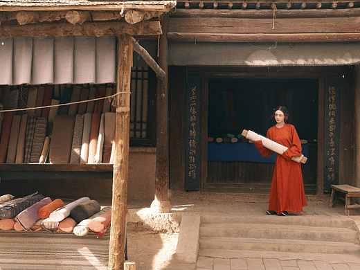 “敦煌·侍女”