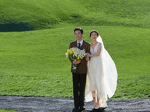 呼吸汇入春天的海，北京草坪纪实婚纱照