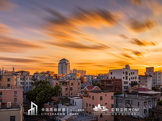 你静候着秋天的温柔，留我在风景之外