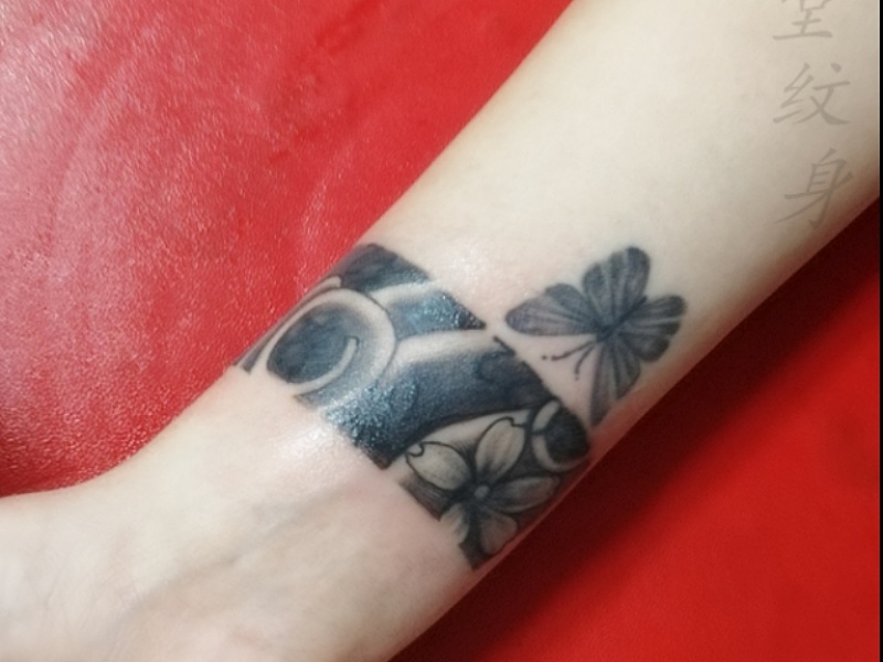 大雁南飞锁骨小燕子纹身金左堂纹身河南安阳tattoo