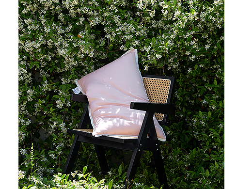 家纺摄影- 蚕丝枕拍摄