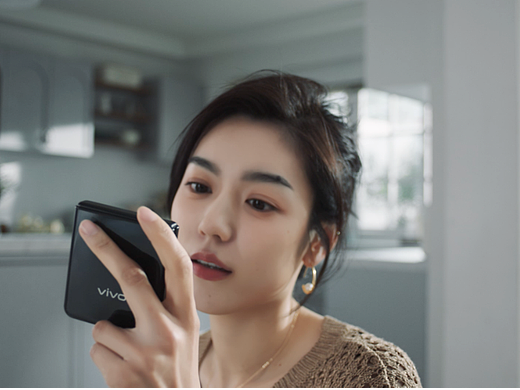 vivoXFlip外屏快聊，折叠心动时刻