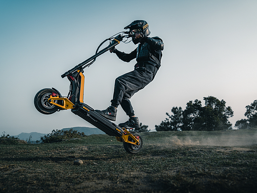 2023 INMOTIONAL RS越野电动滑板车科技风展示视频