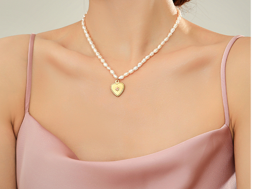 无头风饰品项链珍珠钛钢希音平台小麦色模特图摄影