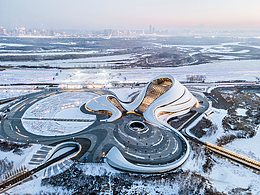 雪中的哈爾濱大劇院