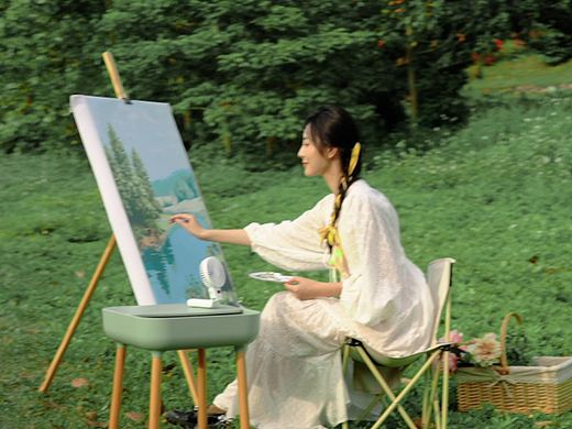 小女生折叠风扇✖ 定格摄影