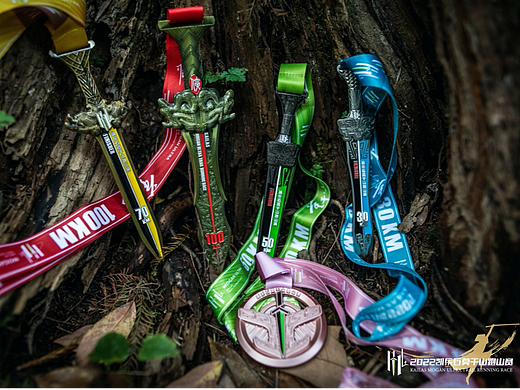 劍-2022凱樂石莫干山跑山賽獎(jiǎng)牌設(shè)計(jì)（個(gè)人主頁(yè)-ZNjI5NTE4Njg=） - 宣傳物料 - 站酷設(shè)計(jì)師Taoliyao_原創(chuàng)素材 - 站酷ZCOOL