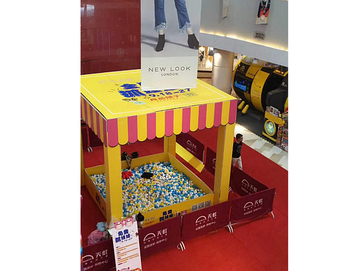 游乐暖场道具真人抓娃娃机出租，出售