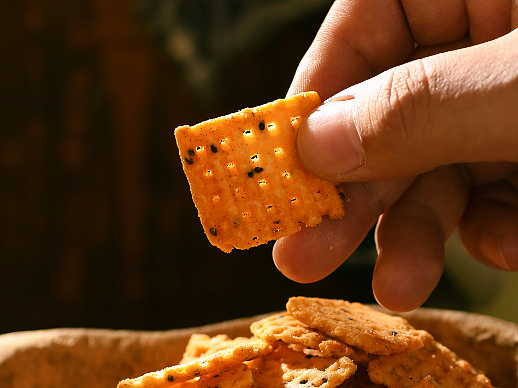 蛋卷/锅巴丨黑云产品摄影