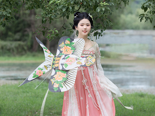 谁能拒绝得了梳着兔兔头的甜妹呢