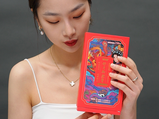 现代女性快节奏生活写照