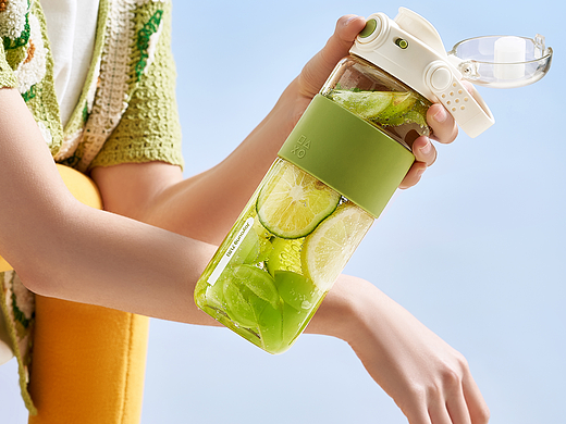 一组tritan材质学生水杯，清凉活力。