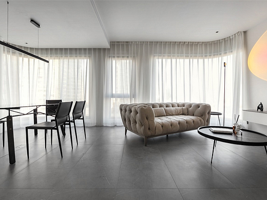 客厅无直角，玻璃房卫浴，充满艺术格调