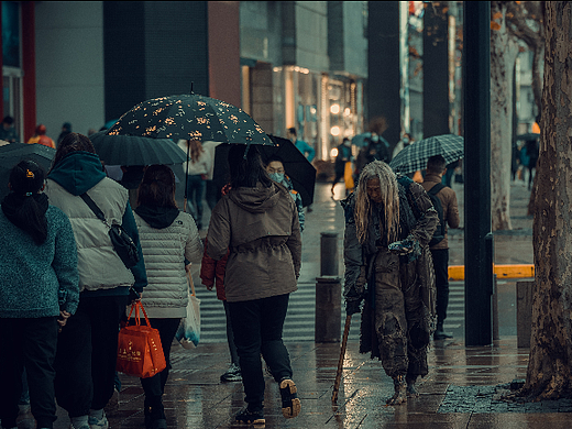 拍出电影感｜雨天上海街头摄影