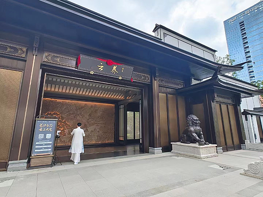 山西大同建发售楼部不锈钢包板、古铜外墙折板整装案例