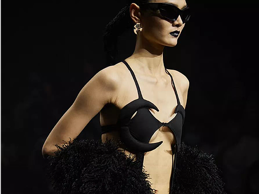 妆发&服装搭配 | UHOT 2023 a/w Runway