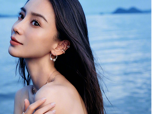 《时尚芭莎》- Angelababy