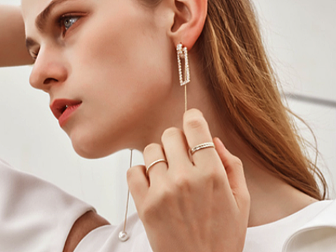 亚马逊手表（银色）A＋