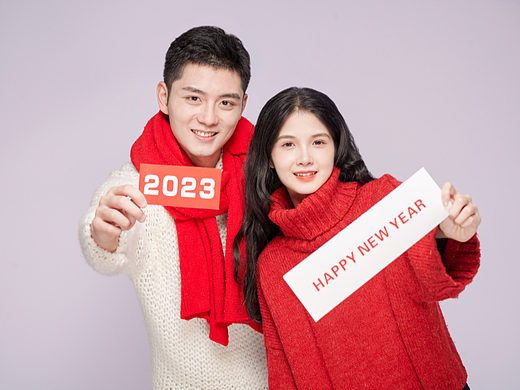 【新年摄影图片】2023春节拜年时尚情侣摄影图