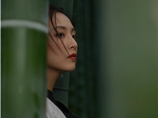 山林间倩影，吴倩。