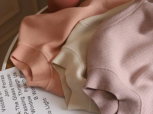 女式中领毛衣の静物拍摄