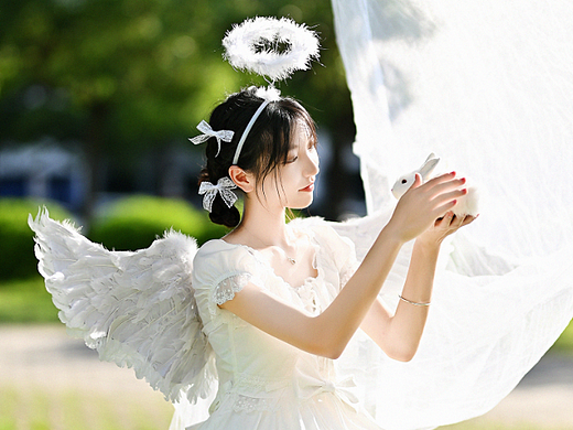 光终究会撒在你身上，你也会灿烂一场