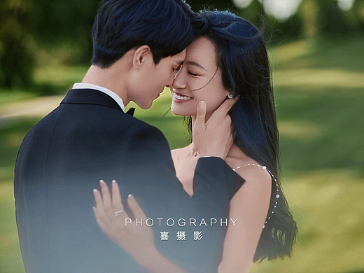 电影风草坪客片婚纱照，简单唯美的高级