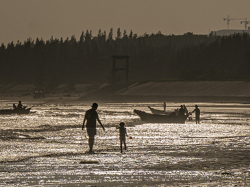 一半烟火以谋生，一半诗意以谋爱——澳内海