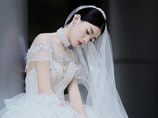 穿上婚纱，奔赴与你